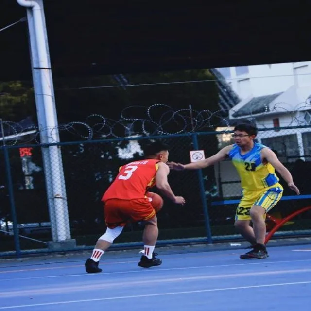 潘展乐接力战表现出色,成赛场聚焦点